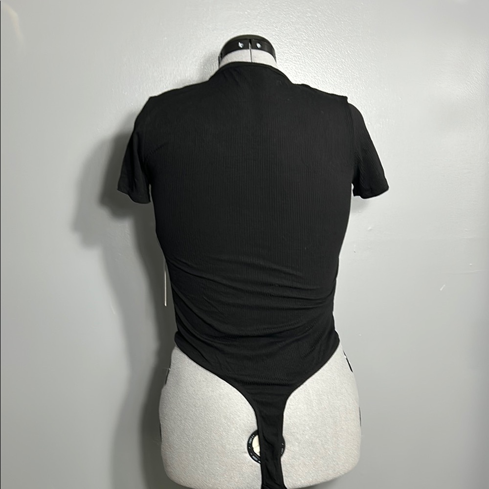 Lulu's Black Short Sleeve Fitted Bodysuit - Picture 3 of 3